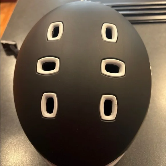 Like new Pret Cynic Ski Helmet - size Medium - Picture 4 of 10